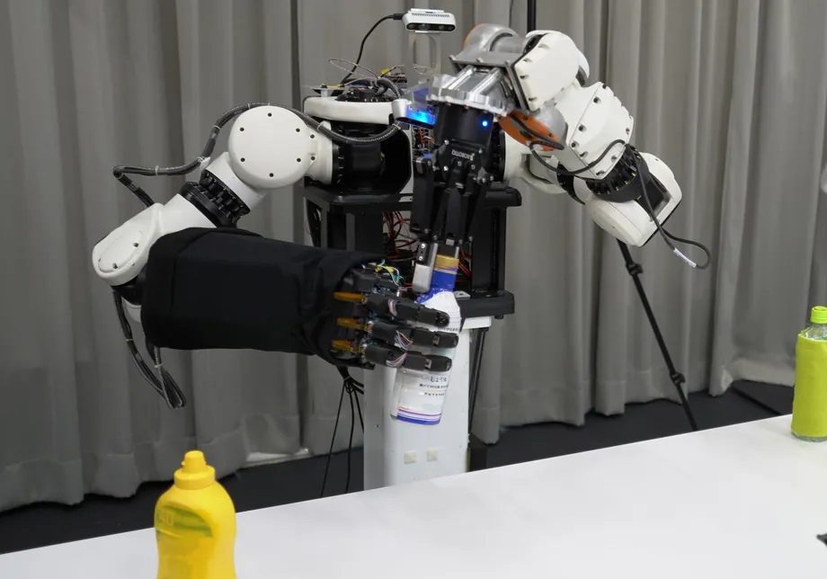 Honda представила проекты робота «Аватара», гибрида автомобиля и самолета и ракет для миссий на Луну